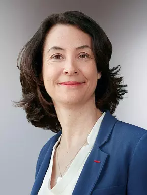 新利18官网首席执行官埃斯特尔·柏莲诺照片